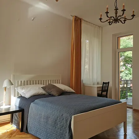 アパート Cozy Spacious With Balcony