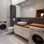 Διαμέρισμα Cozy Spacious With Balcony Krasków