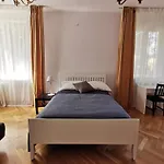 Διαμέρισμα Cozy Spacious With Balcony