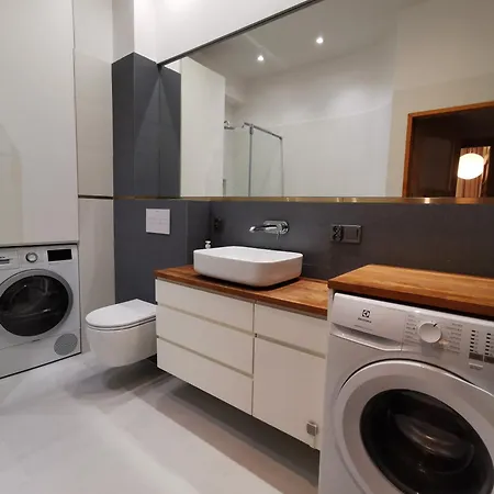 דירה Cozy Spacious With Balcony קרקוב