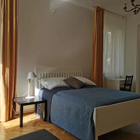 Cozy Spacious With Balcony