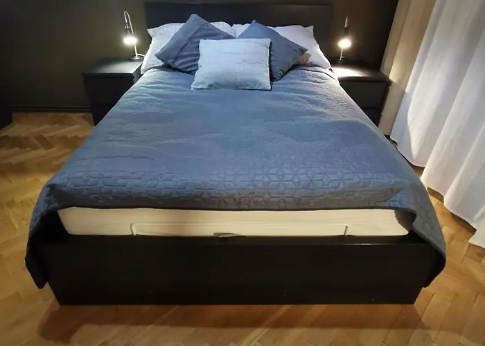 Cozy Spacious With Balcony