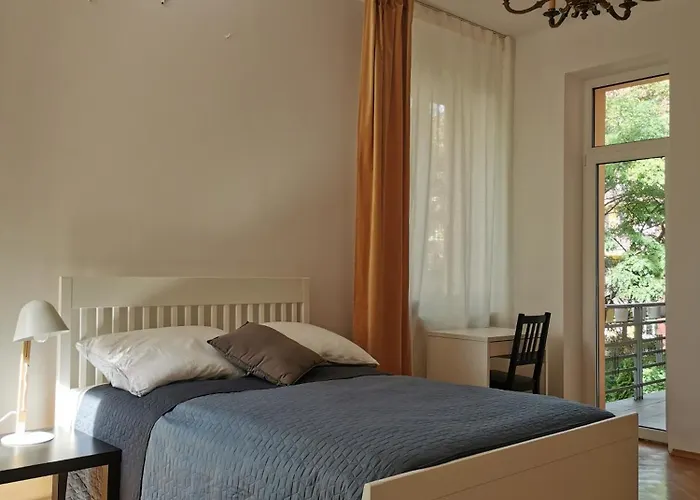 公寓 Cozy Spacious With Balcony