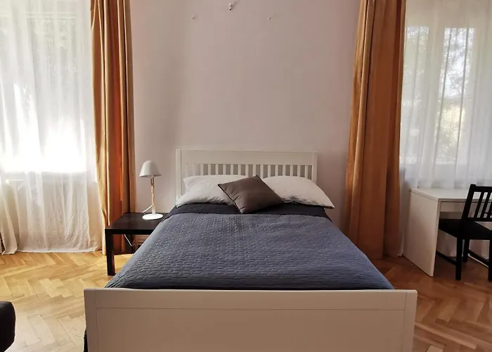 公寓 Cozy Spacious With Balcony