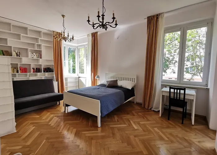 Cozy Spacious With Balcony 公寓 *