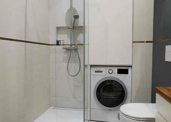 Cozy Spacious With Balcony 公寓