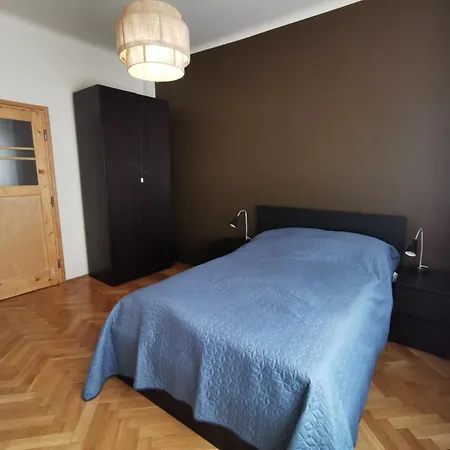Cozy Spacious With Balcony Krakow