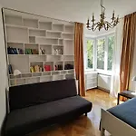 Cozy Spacious With Balcony Апартаменты *