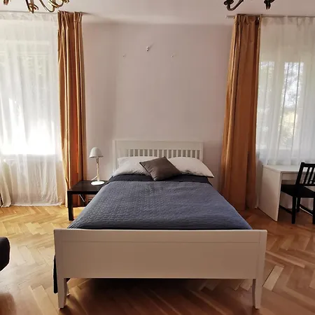 Апартаменты Cozy Spacious With Balcony