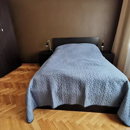 Cozy Spacious With Balcony Апартаменты *
