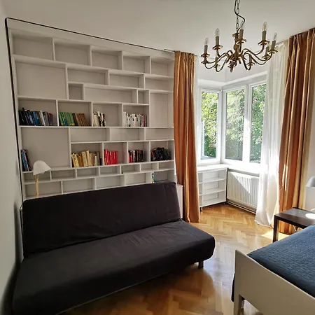 Cozy Spacious With Balcony Апартаменты *