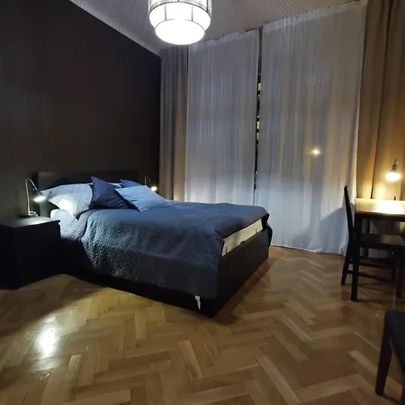 Апартаменты Cozy Spacious With Balcony Краков